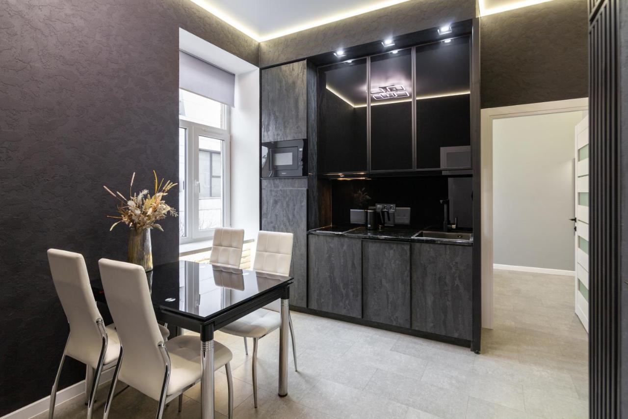 Two Bedrooms 13 Shpytalna Street Lviv Eksteriør billede
